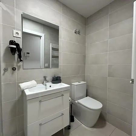 Hiri Zahar 1 *