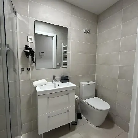 Hiri Zahar 1 *